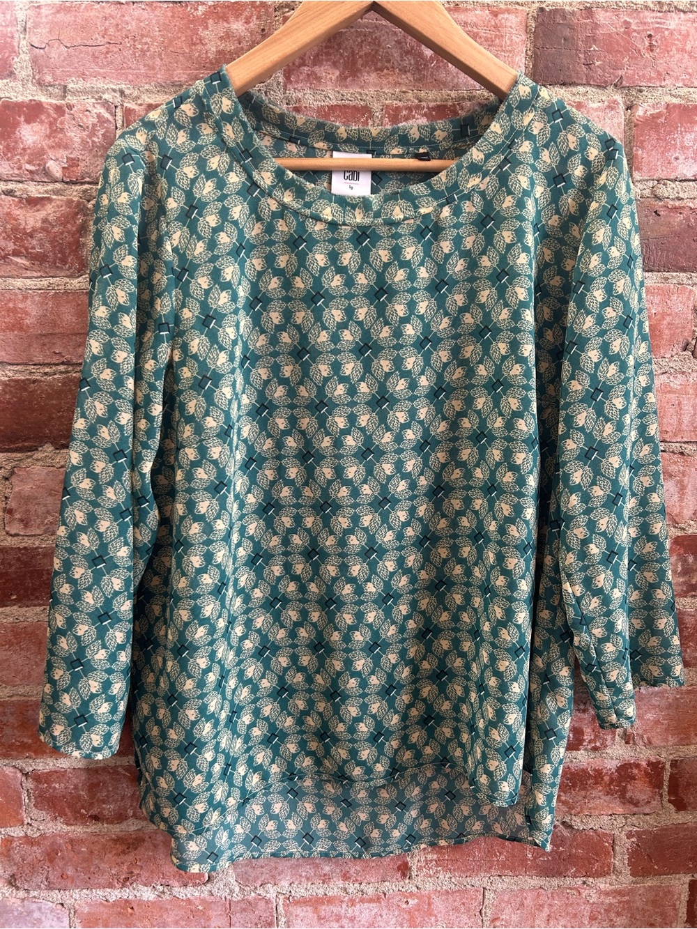 Cabi Jade Leaf Print Blouse Top size Large Womens 3/4 Sleeves